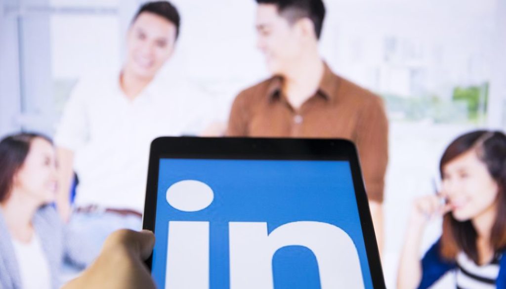 LinkedIn to launch its own live video tool - CNET - Raymond Tec